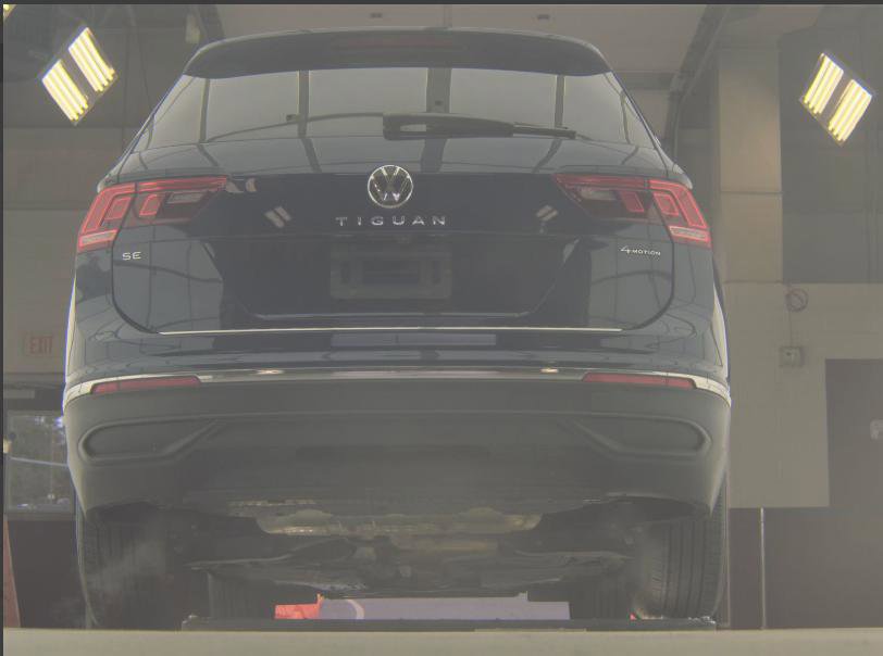 Used 2023 Volkswagen Tiguan SE w/ Panoramic Sunroof Package image 18