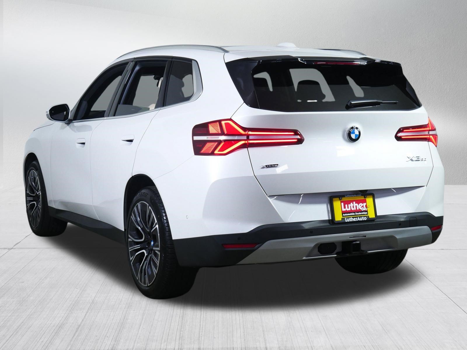 Used 2025 BMW X3 xDrive30i w/ Premium Package AWD/4WD image 5