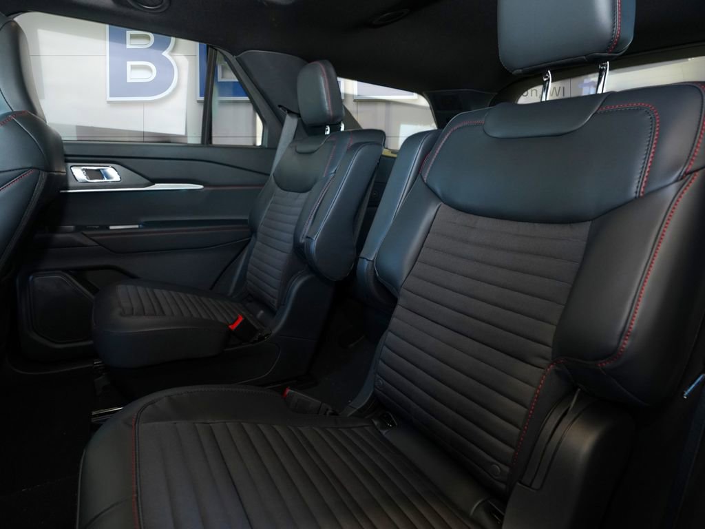 New 2026 Ford Explorer ST-Line w/ ST-Line Street Pack image 15