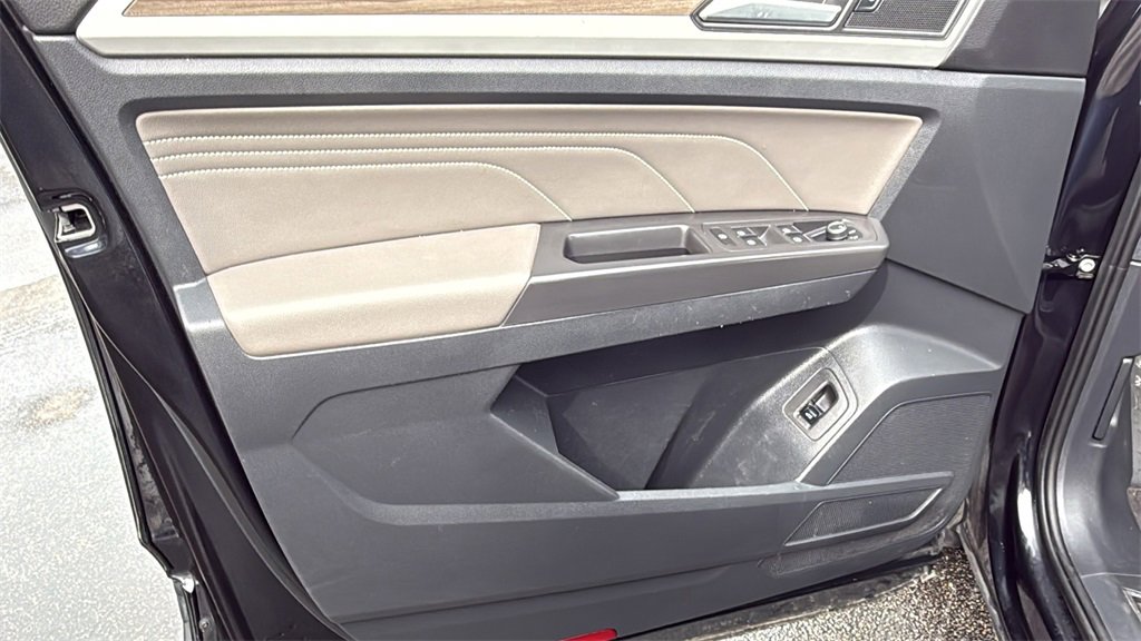 Used 2023 Volkswagen Atlas SEL image 14