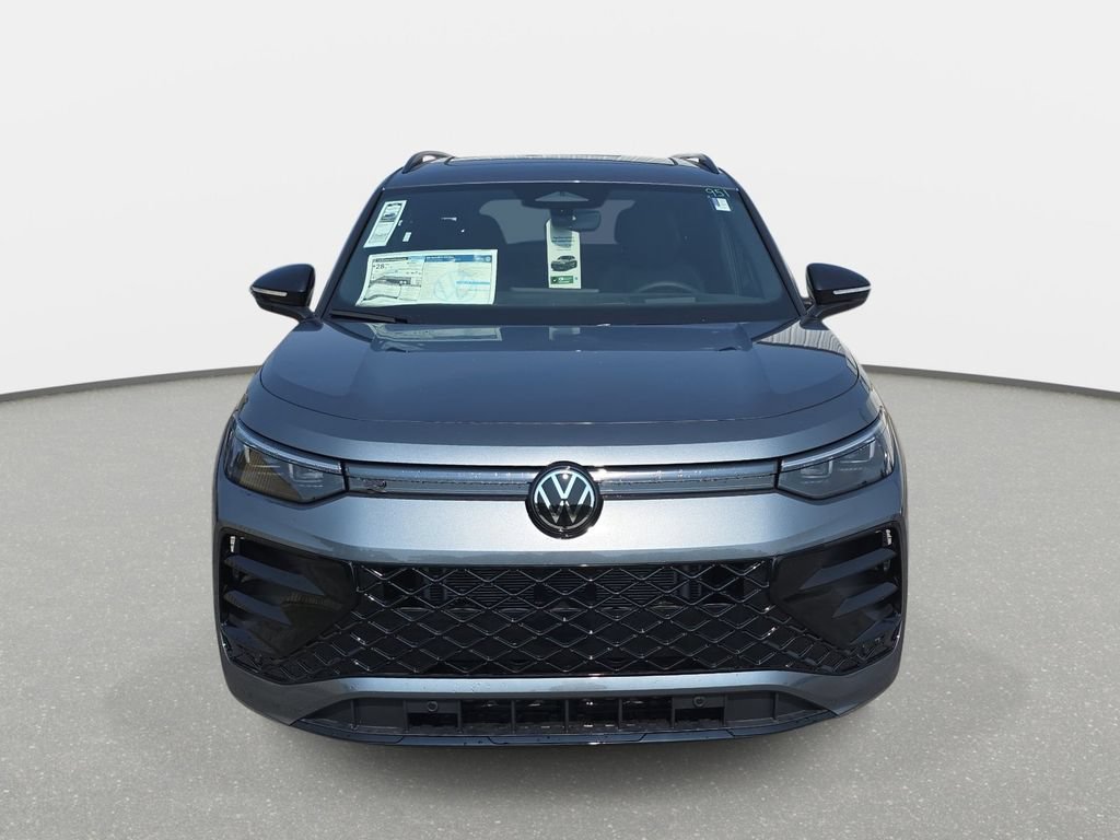New 2026 Volkswagen Tiguan SE R-Line FWD image 2