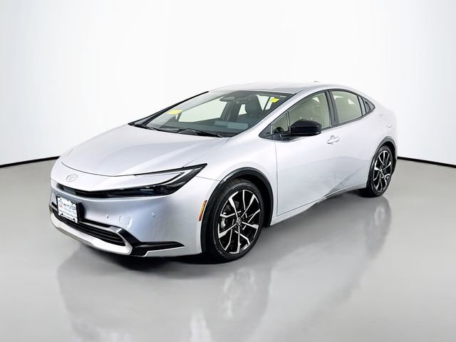 Used 2025 Toyota Prius Plug-In Hybrid image 2