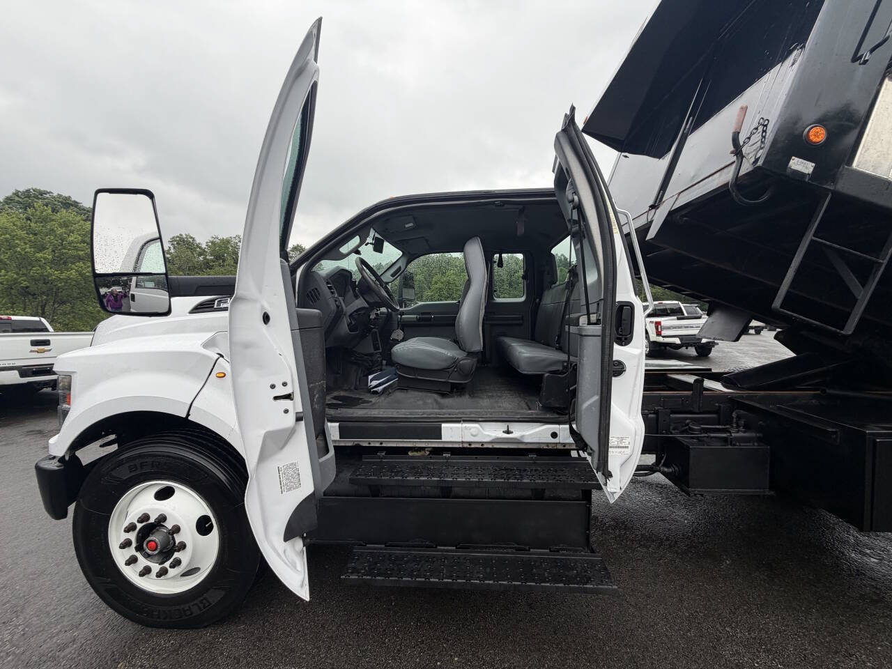 Used 2017 Ford F650 2WD SuperCab Super Duty image 34