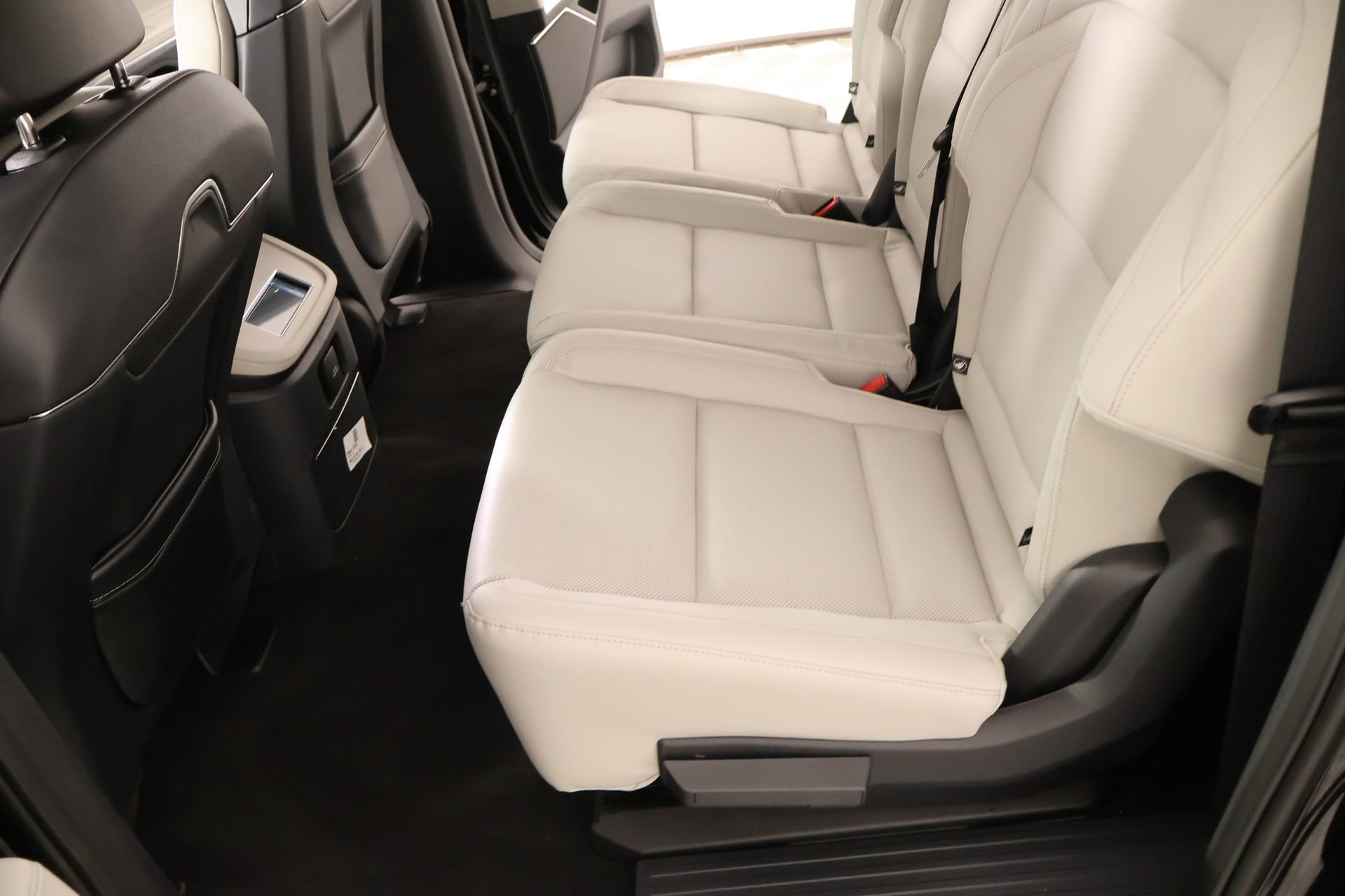 New 2026 Lincoln Navigator L Premier AWD/4WD image 12