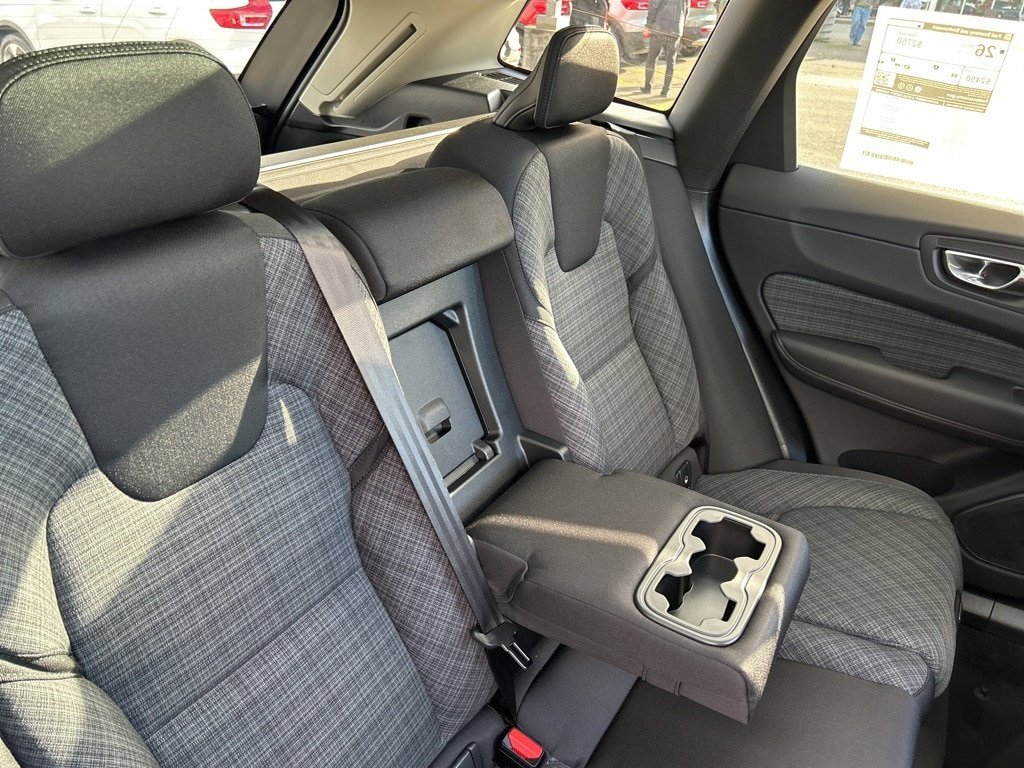 Certified 2025 Volvo XC60 B5 Core w/ Protection Package Premier AWD/4WD image 8