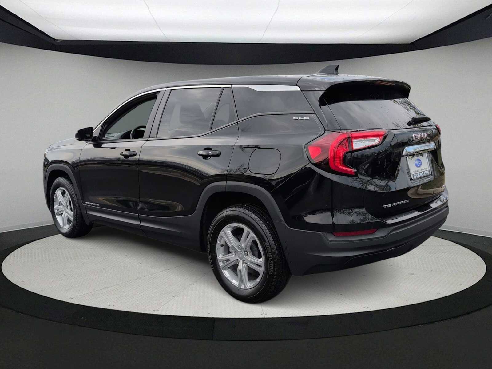 Used 2024 GMC Terrain SLE image 6