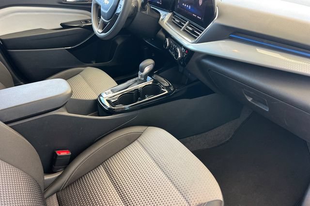 Used 2025 Chevrolet Trax LT FWD image 19