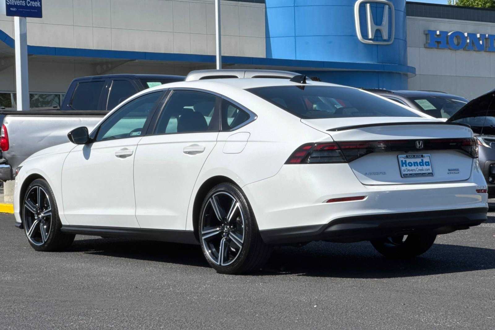 Used 2023 Honda Accord Sport image 3