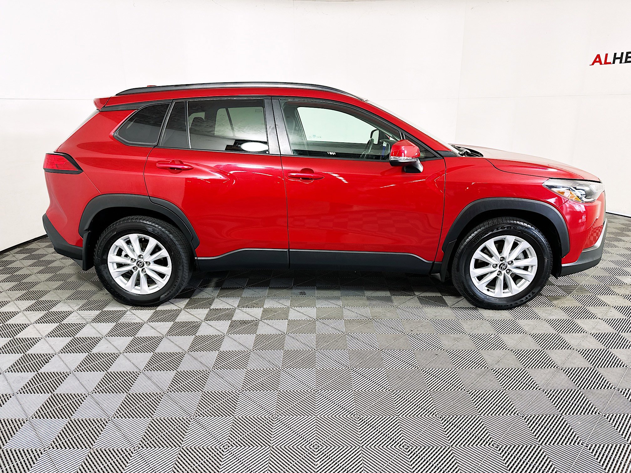 Used 2024 Toyota Corolla Cross LE w/ Moonroof Package image 2