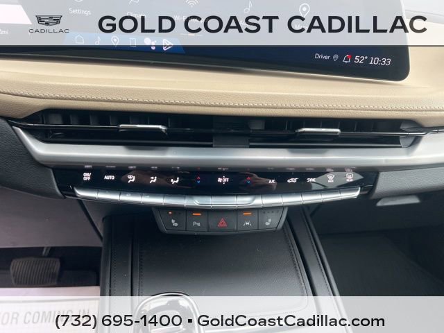 Used 2024 Cadillac XT4 Luxury w/ Cold Weather Package FWD image 23