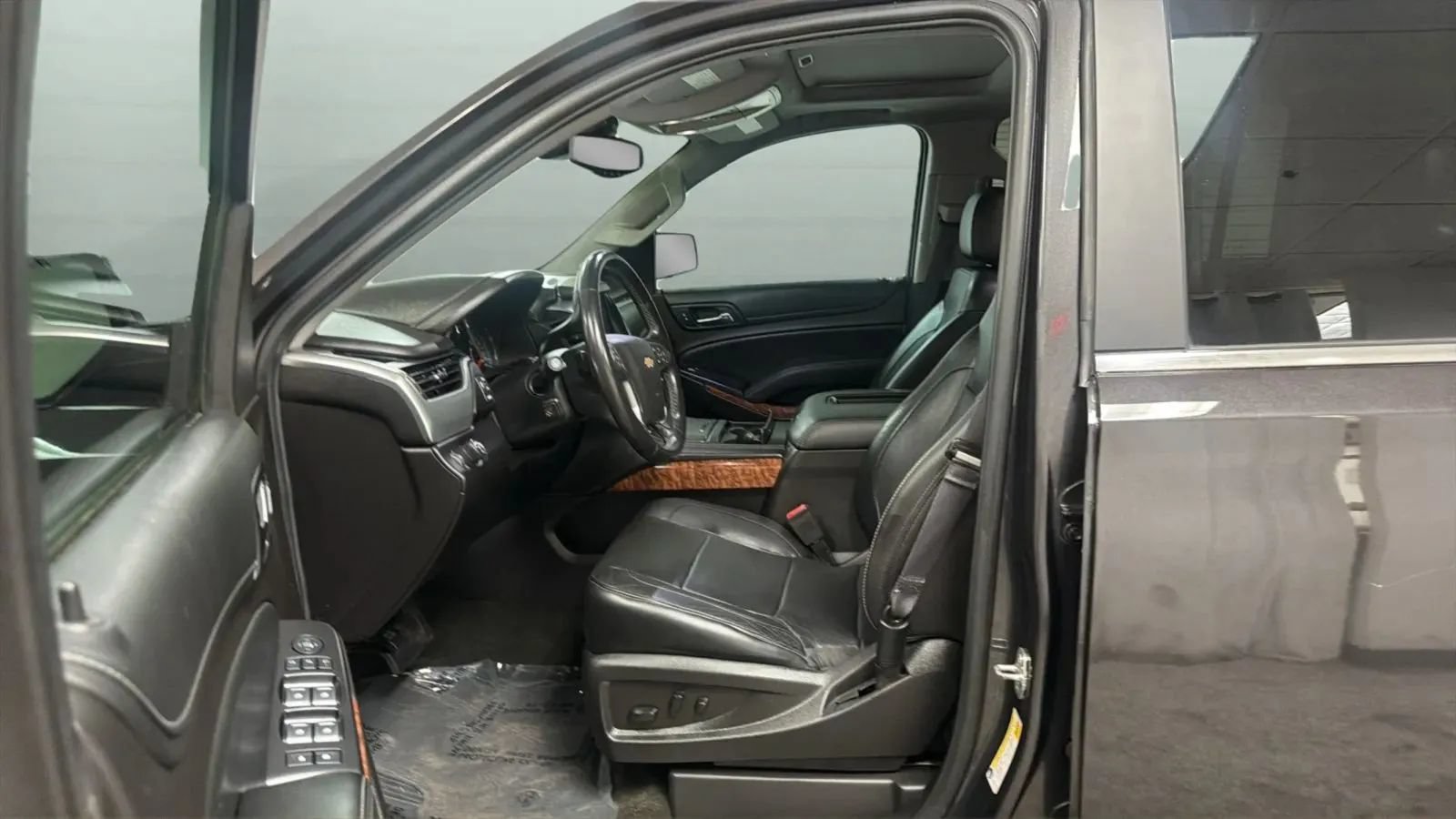 Used 2017 Chevrolet Suburban Premier RWD image 21