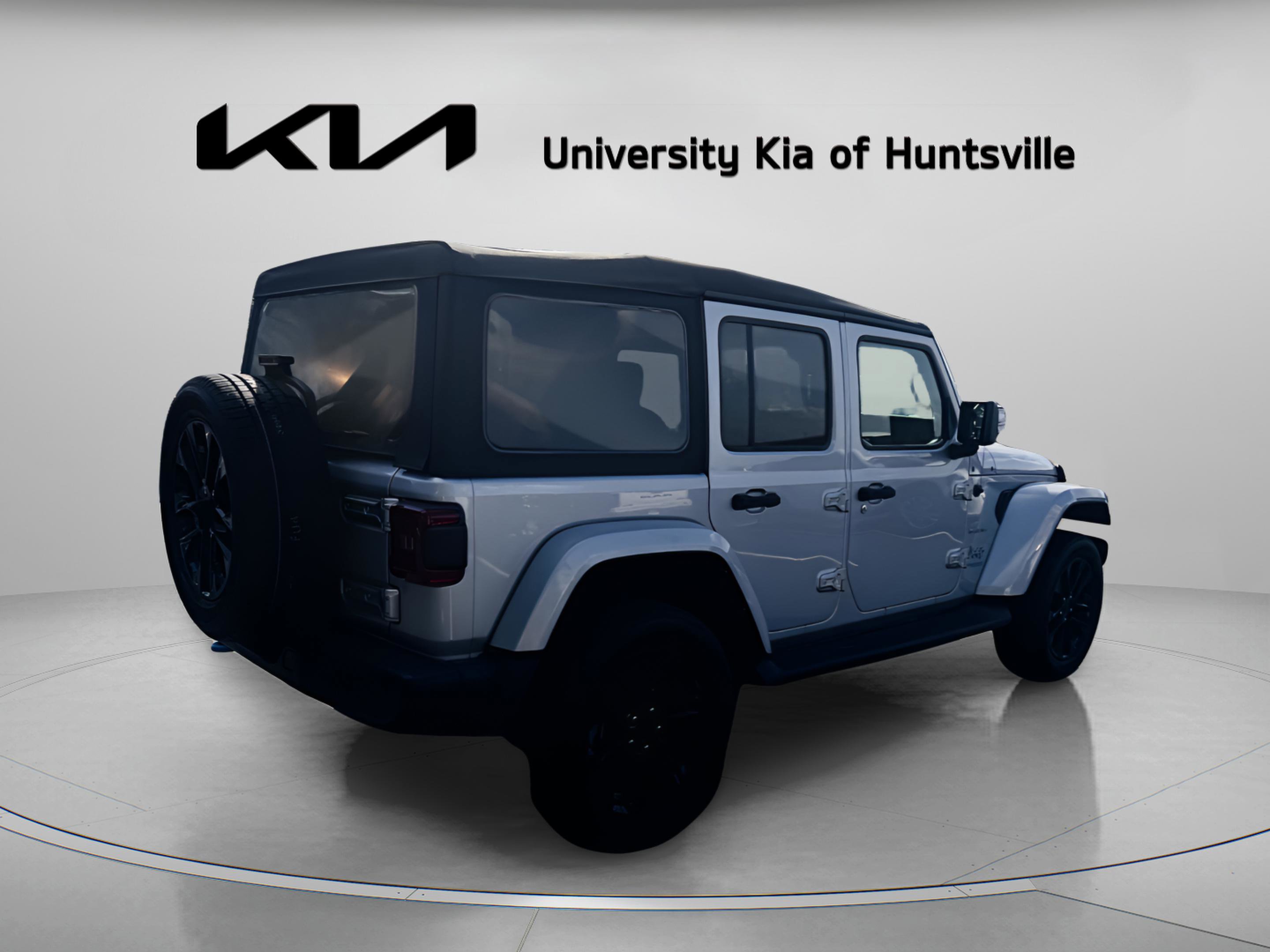 Used 2022 Jeep Wrangler Unlimited Sahara w/ Cold Weather Group image 3