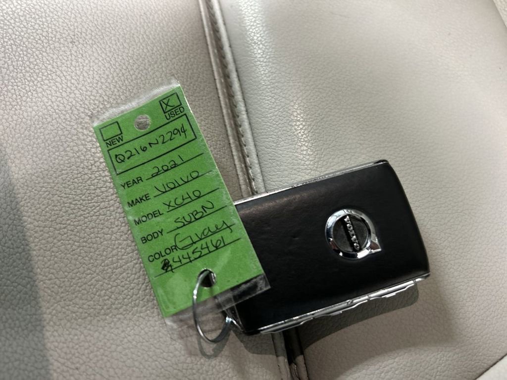 Used 2021 Volvo XC40 T5 Inscription w/ Advanced Package image 12