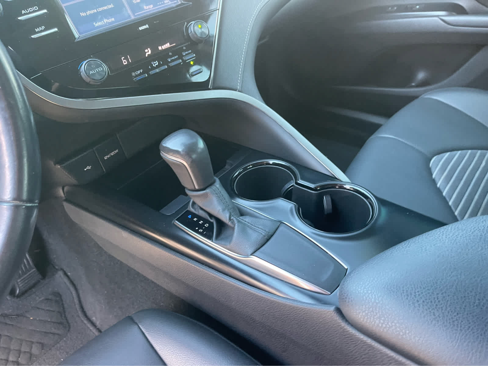 Used 2020 Toyota Camry SE FWD image 17