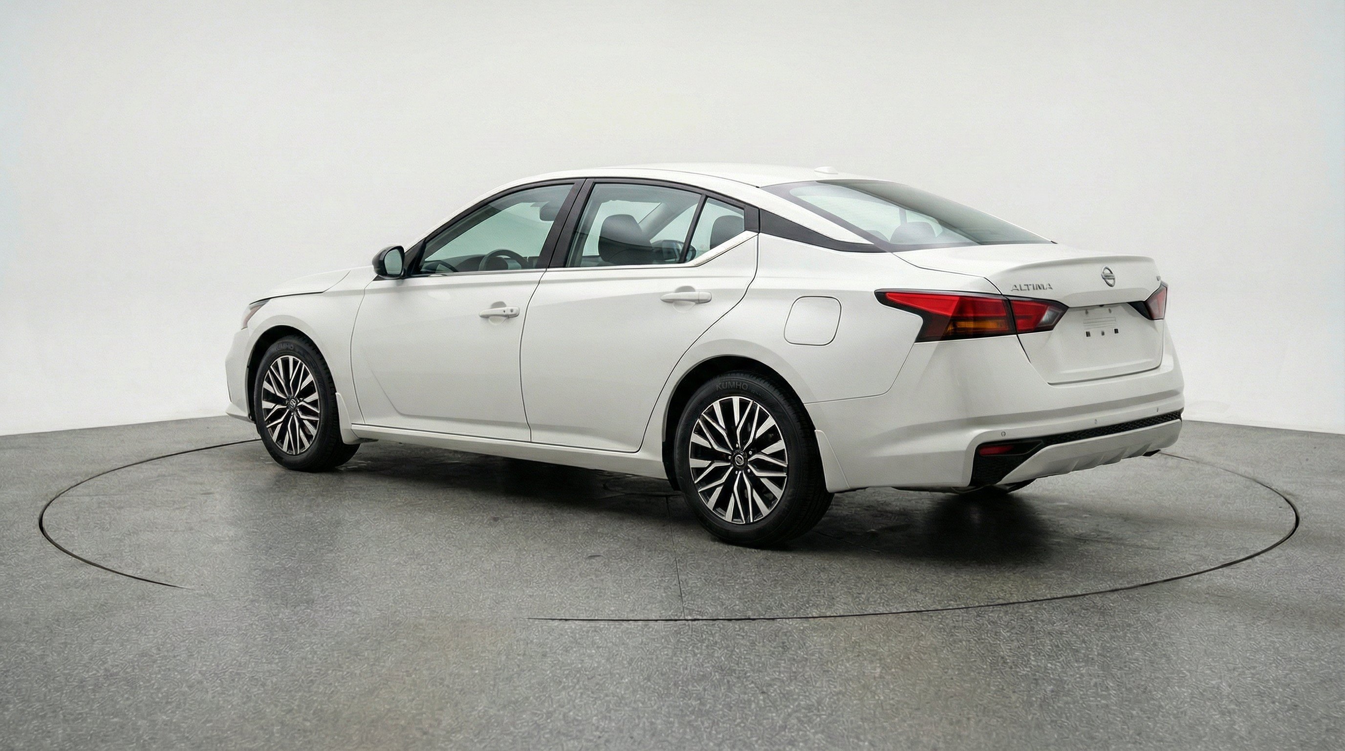 Used 2025 Nissan Altima 2.5 SV FWD image 6