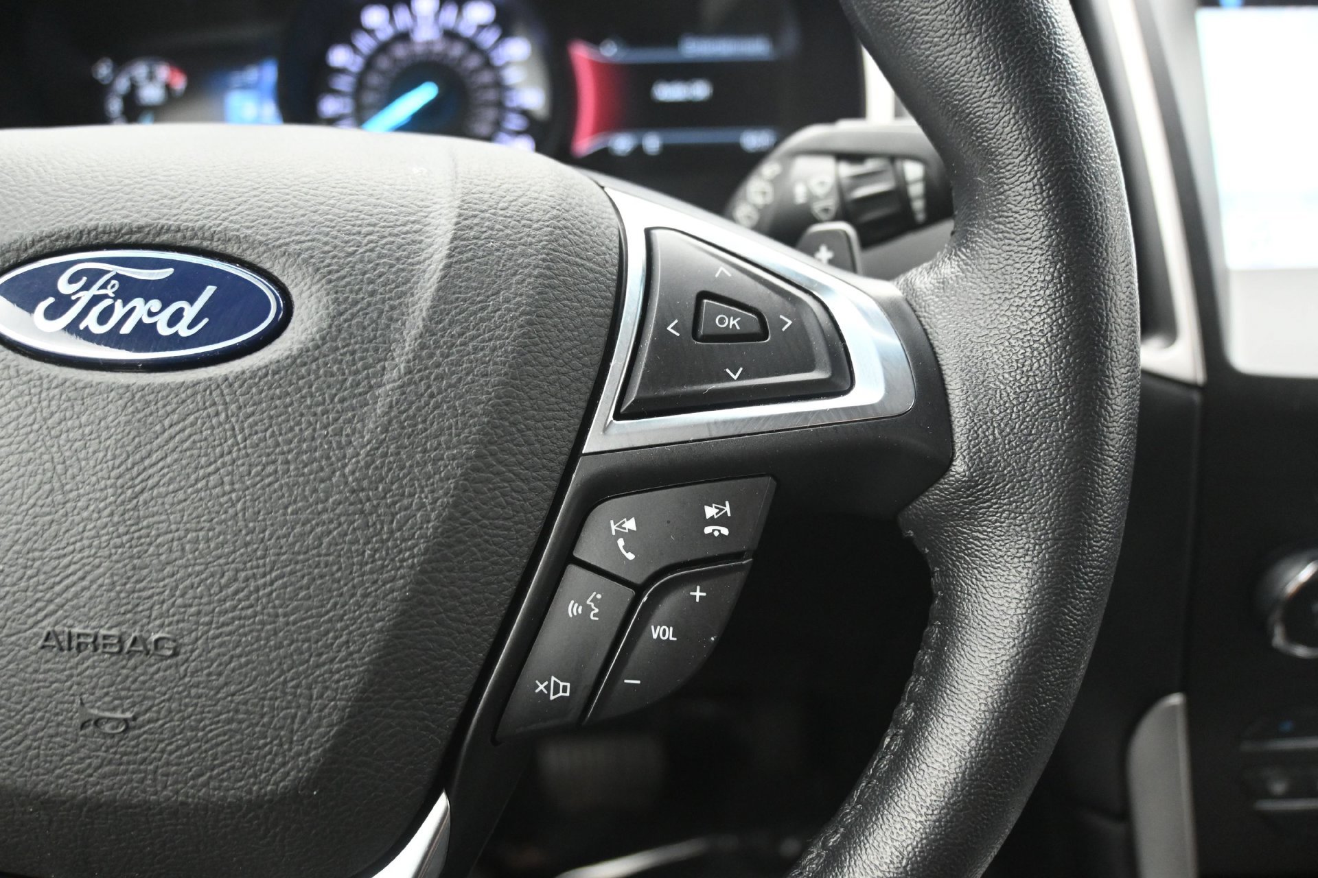 Used 2018 Ford Edge SEL w/ Equipment Group 201A AWD/4WD image 22