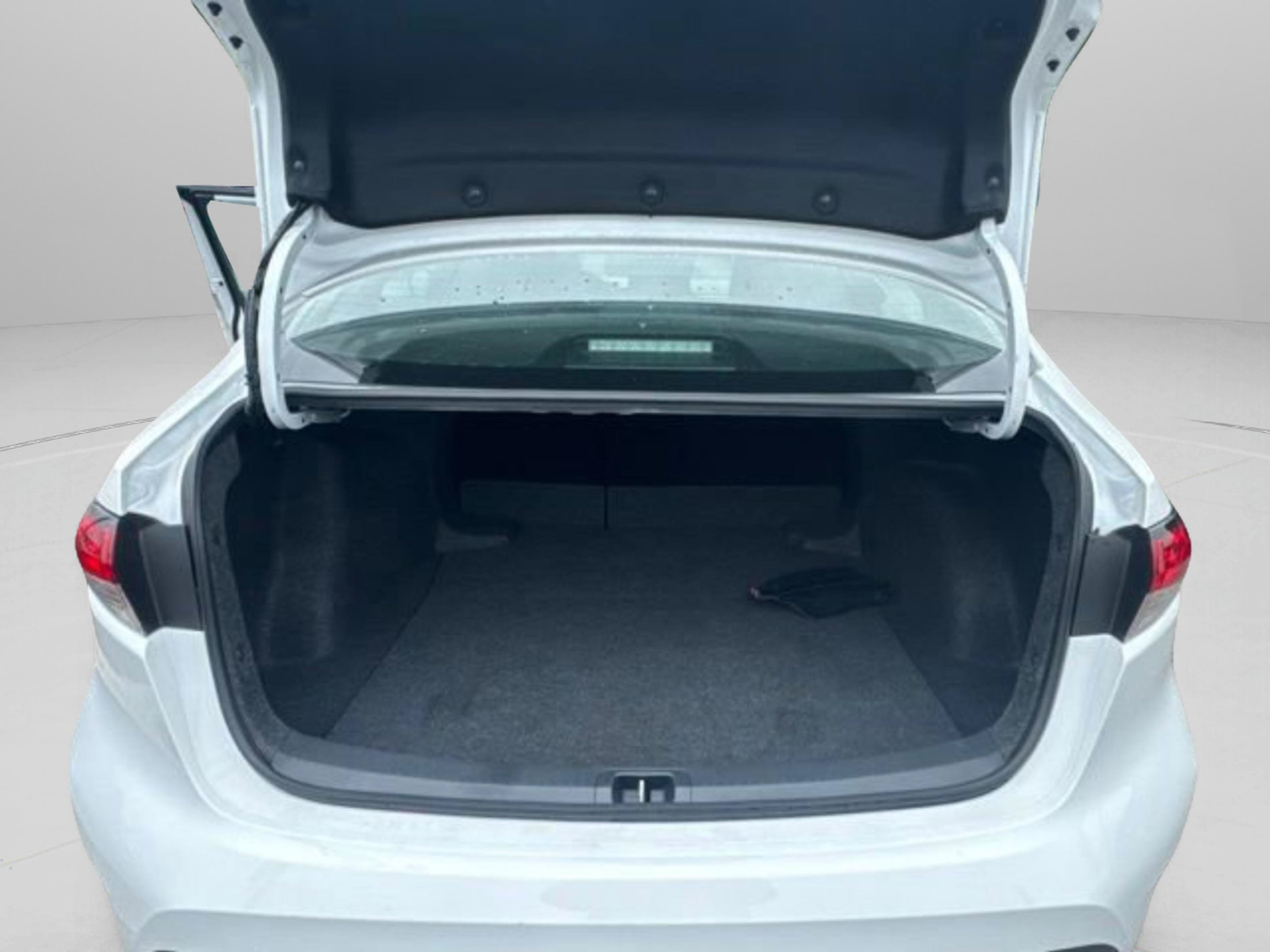 Used 2025 Toyota Corolla LE FWD image 31