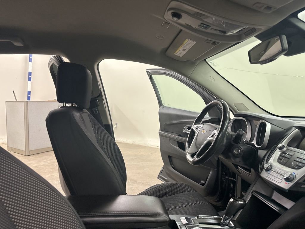 Used 2017 Chevrolet Equinox LT w/ Convenience Package image 21