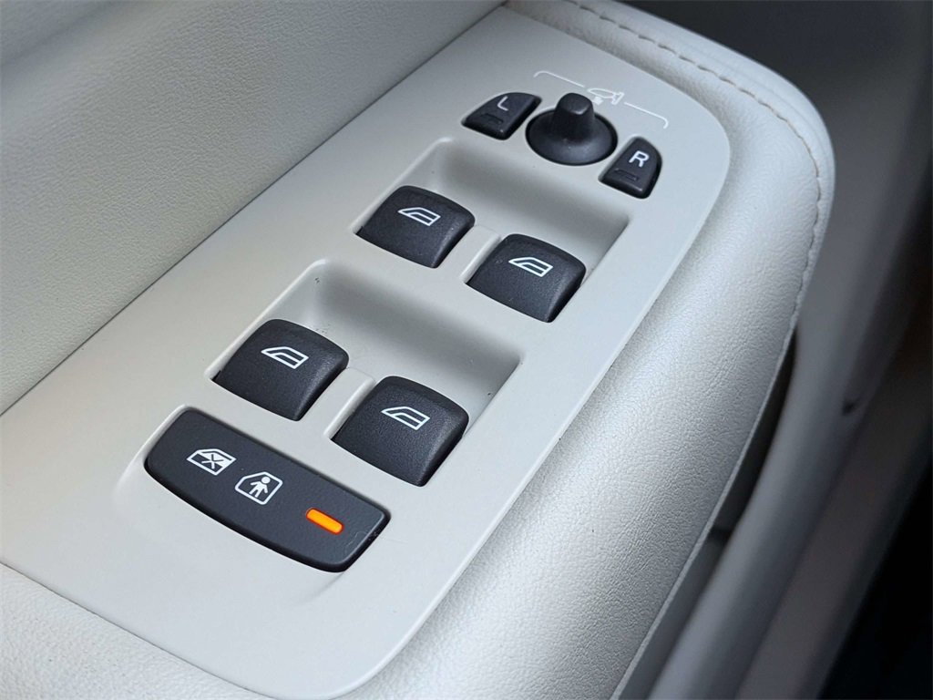 Used 2022 Volvo XC60 B5 Inscription w/ Advanced Package image 27