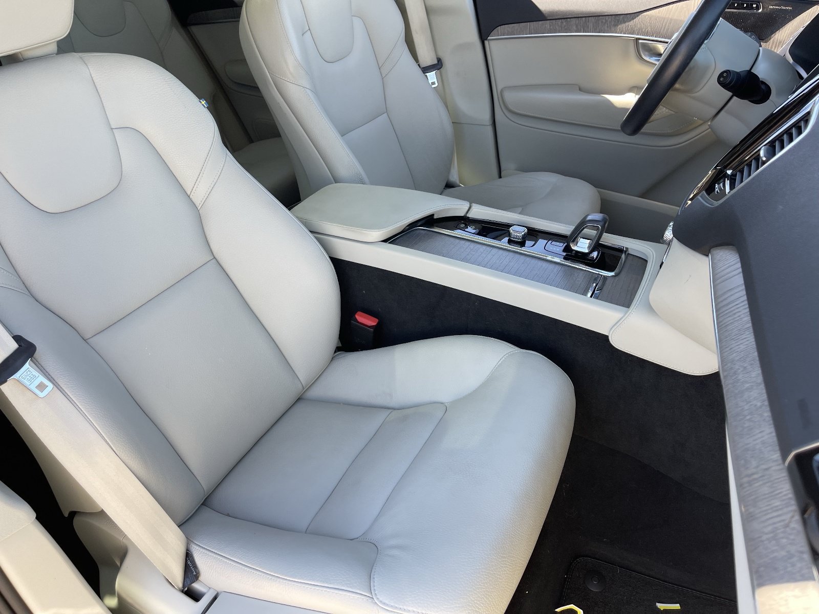 Used 2024 Volvo XC90 B6 Plus AWD/4WD image 12