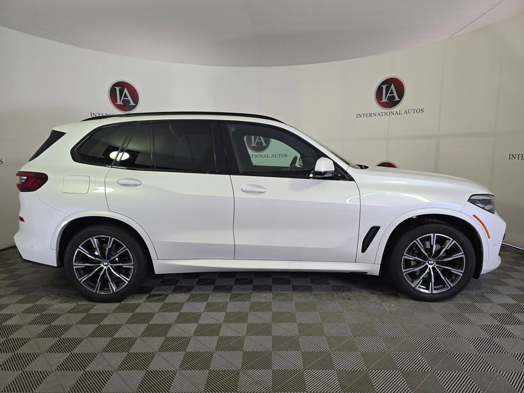 Used 2021 BMW X5 xDrive40i w/ M Sport Package image 3