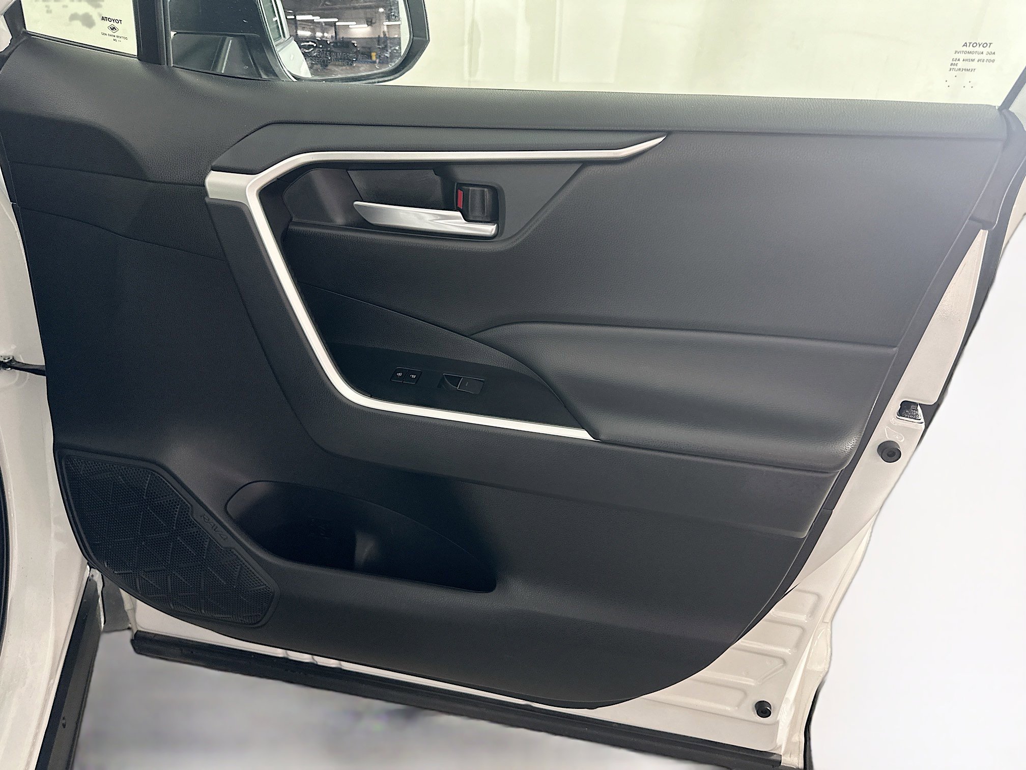 Used 2024 Toyota RAV4 XLE image 32