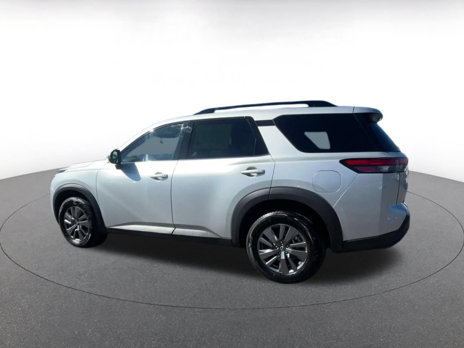 Used 2025 Nissan Pathfinder SV AWD/4WD image 8