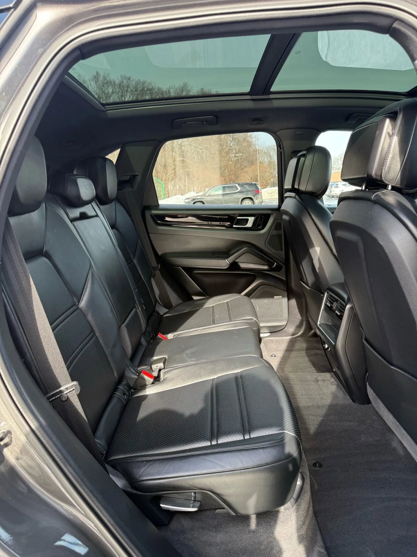 Used 2021 Porsche Cayenne AWD/4WD image 23