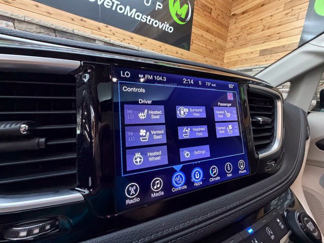 Used 2017 Chrysler Pacifica Limited FWD image 26