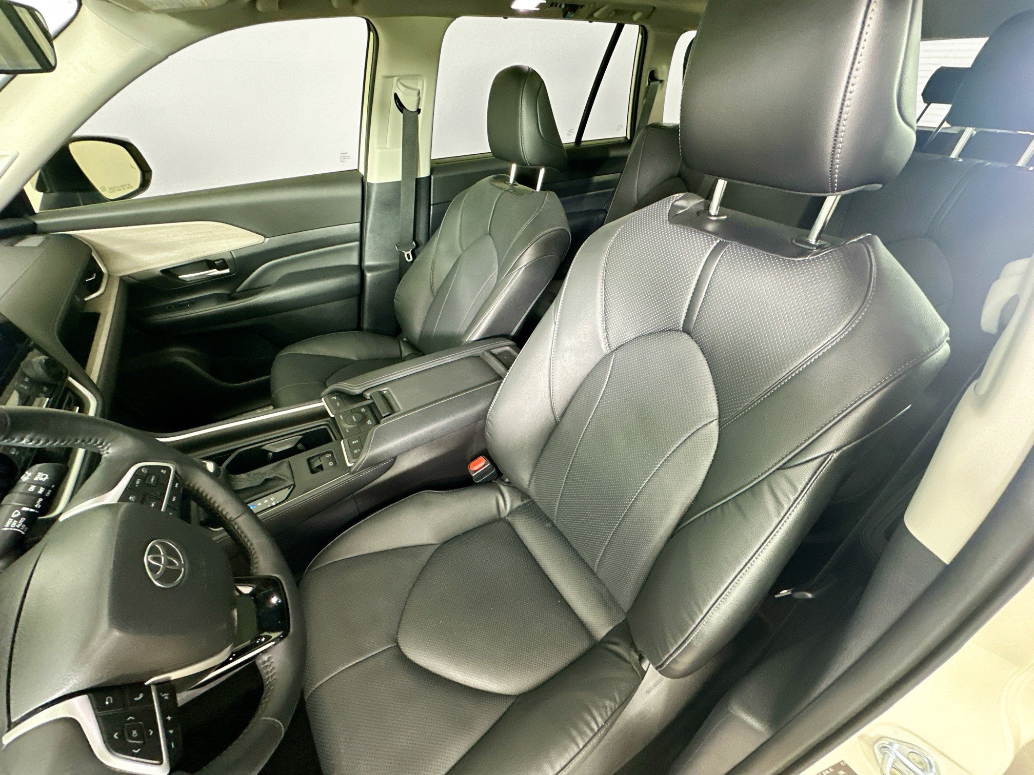 Used 2024 Toyota Grand Highlander AWD image 27