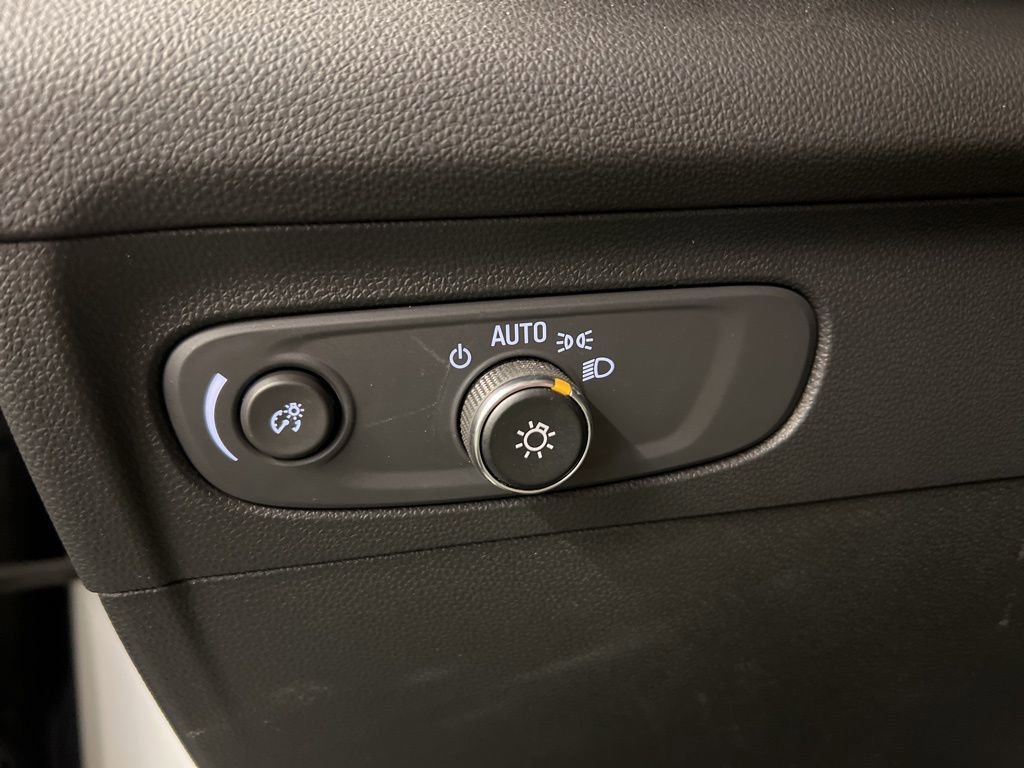 Used 2023 Buick Envision Essence image 22