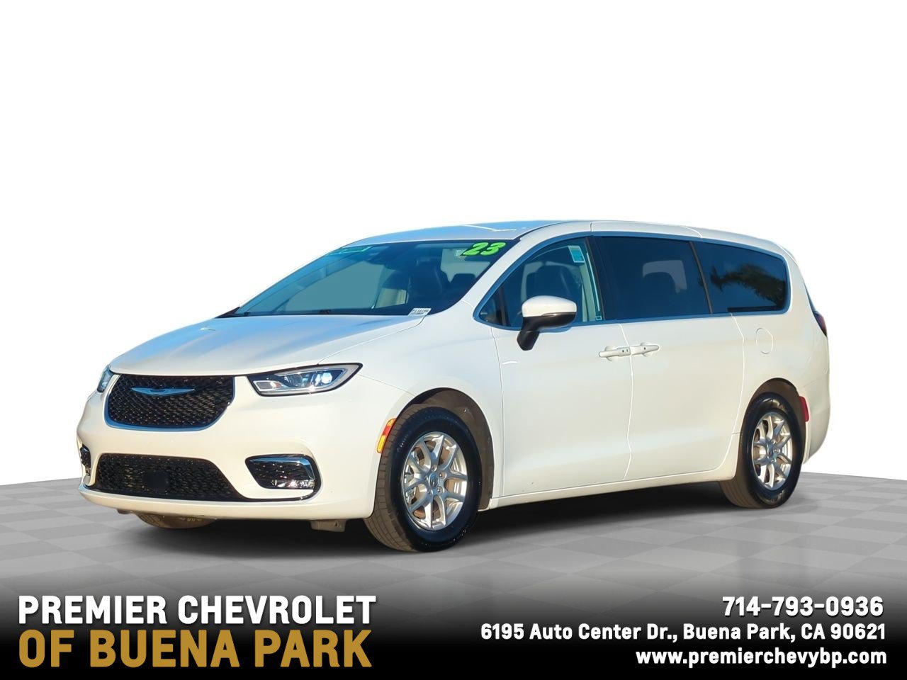 Used 2023 Chrysler Pacifica Touring-L FWD image 1