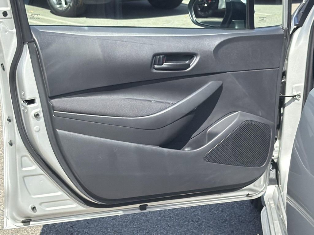 Used 2025 Toyota Corolla LE image 17