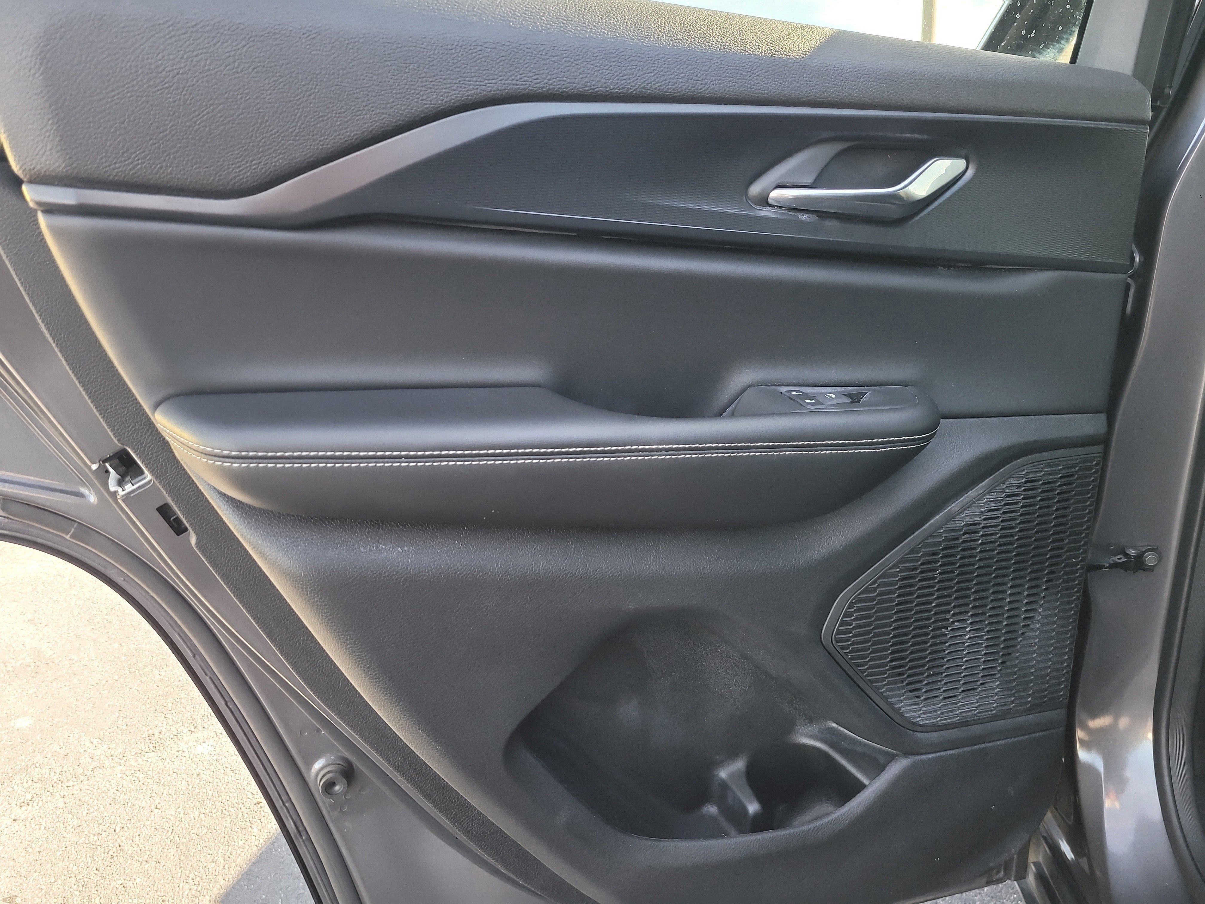 Used 2025 Jeep Grand Cherokee Laredo w/ MOPAR Finishing Package image 10