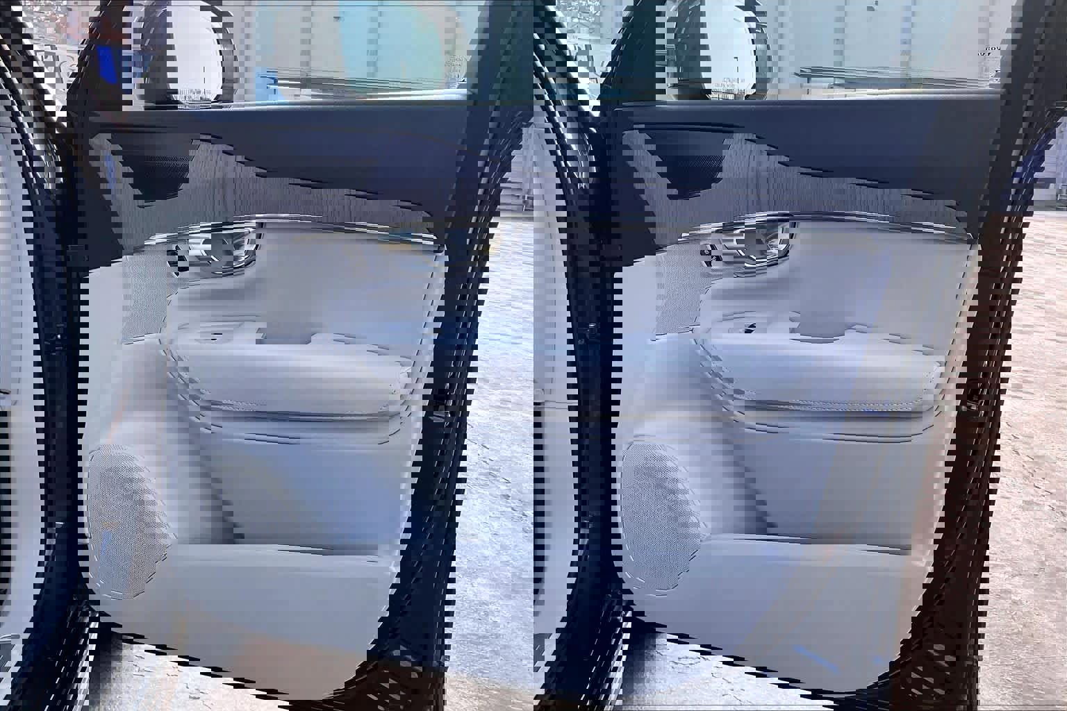 Used 2023 Volvo XC90 T8 Plus w/ Protection Package Premier image 27