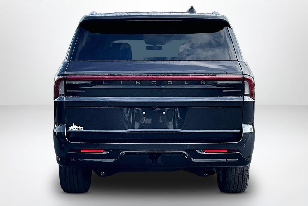 Used 2025 Lincoln Navigator Reserve AWD/4WD image 7