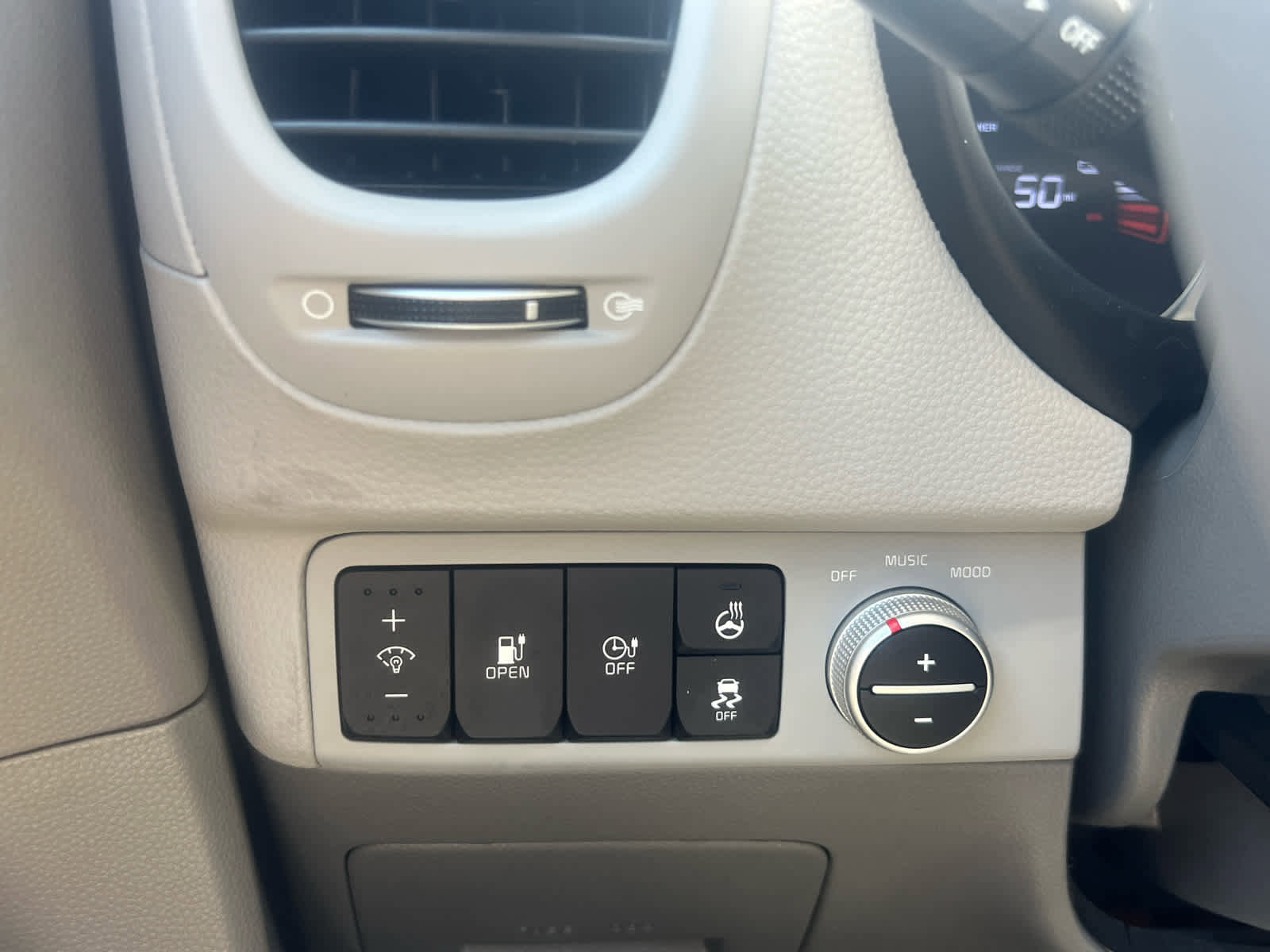 Used 2019 Kia Soul EV + image 14