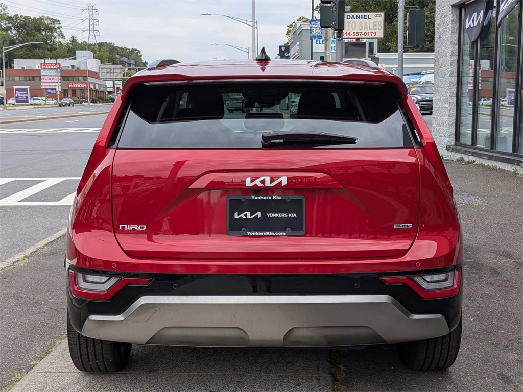 Used 2024 Kia Niro SX Touring image 7