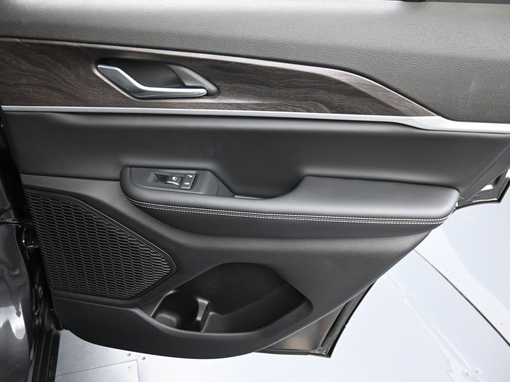 New 2025 Jeep Grand Cherokee Limited image 18