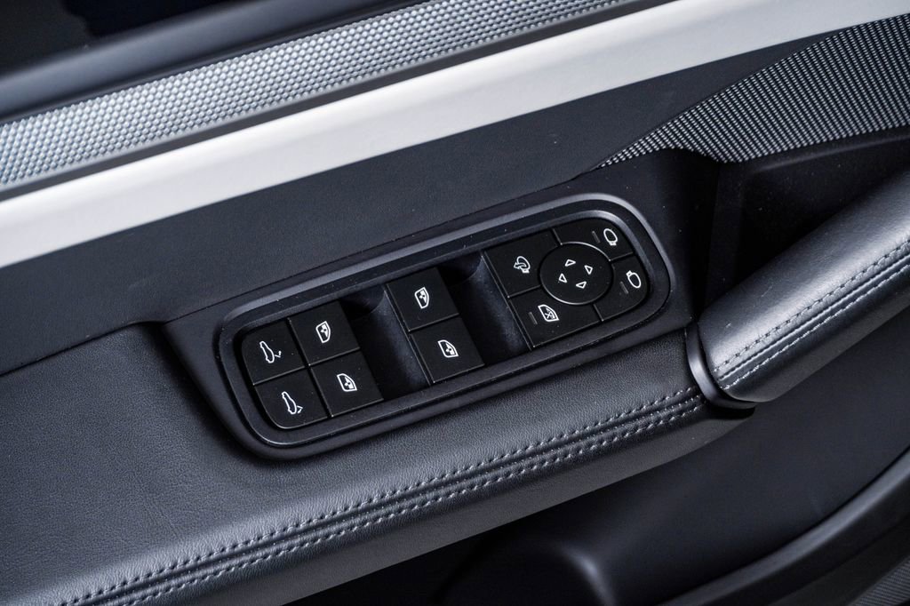 Certified 2025 Porsche Cayenne Coupe image 26