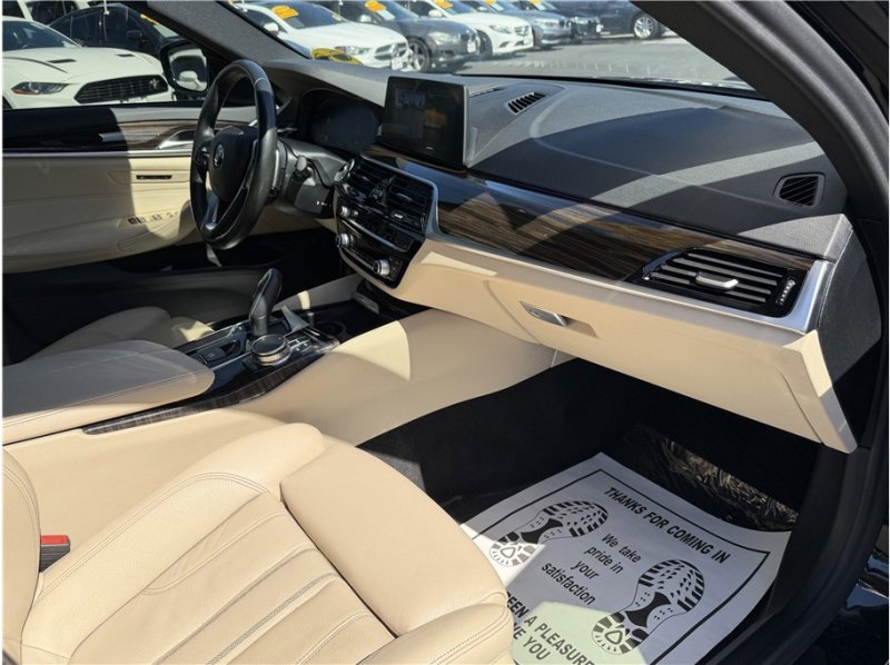Used 2020 BMW 530i w/ Premium Package image 28