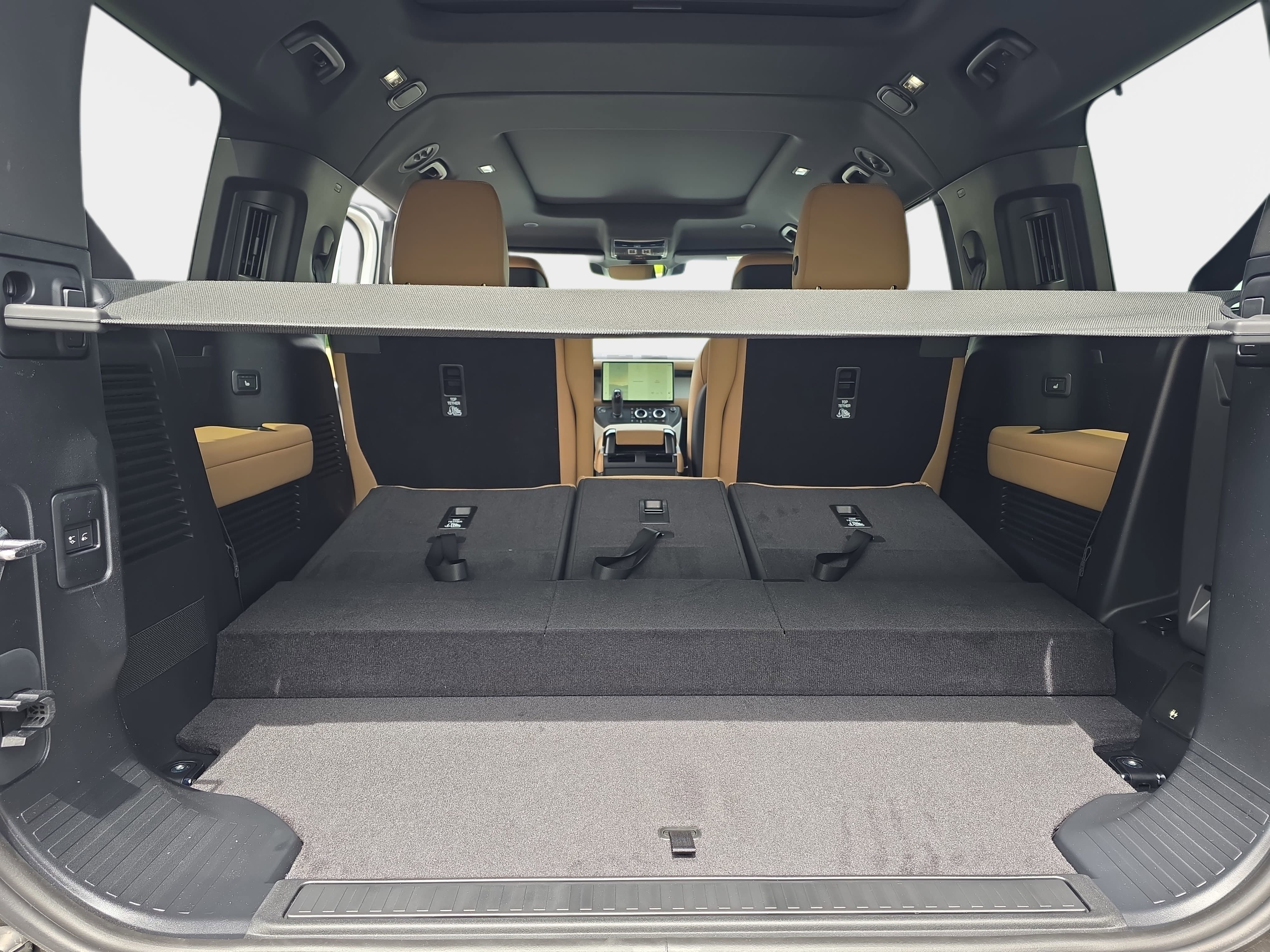 New 2026 Land Rover Defender 130 X-Dynamic SE AWD/4WD image 14