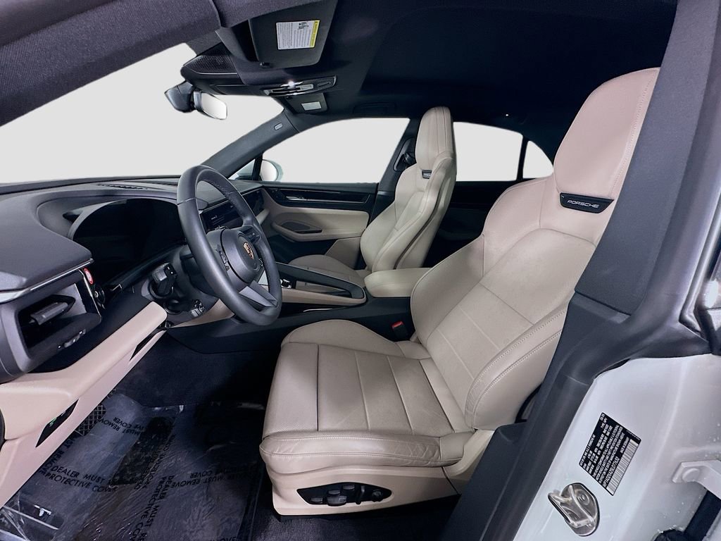 Certified 2025 Porsche Macan Electric image 5