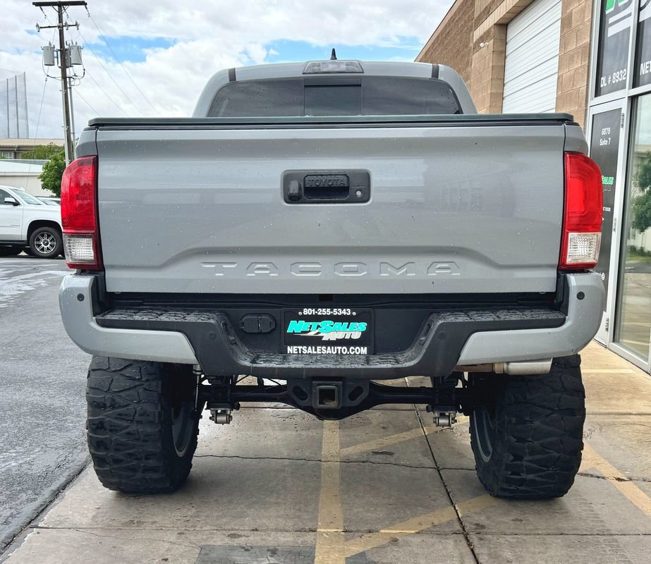 Used 2019 Toyota Tacoma TRD Sport AWD/4WD image 4