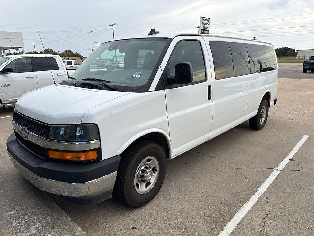 Used 2025 Chevrolet Express 3500 LT w/ LT Preferred Equipment Group RWD image 7