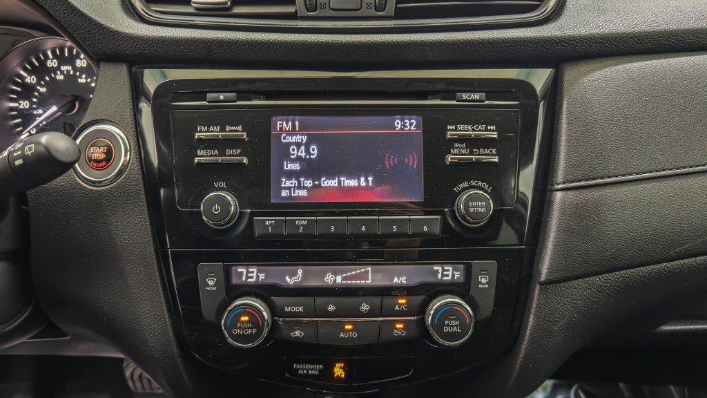 Used 2017 Nissan Rogue SV image 35