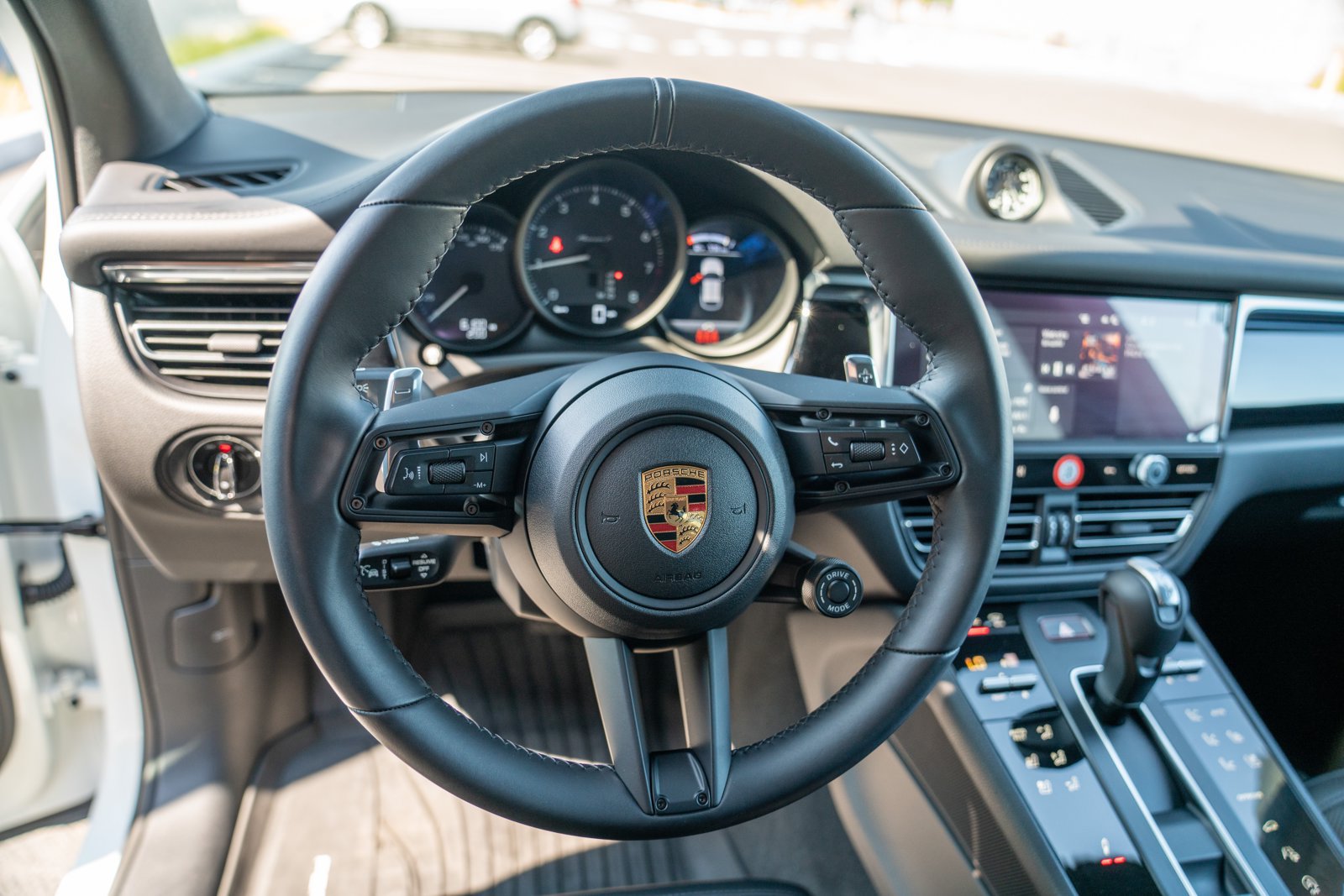 Certified 2026 Porsche Macan Turbo AWD/4WD image 14