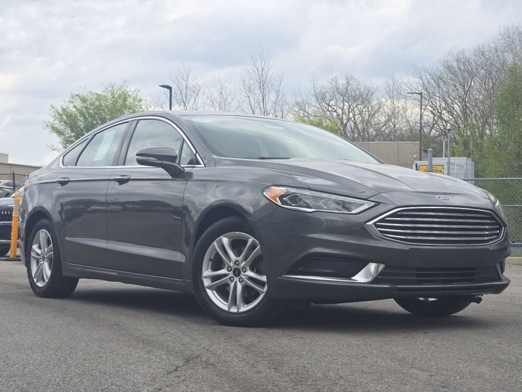 Used 2018 Ford Fusion SE w/ Fusion SE Technology Package image 2