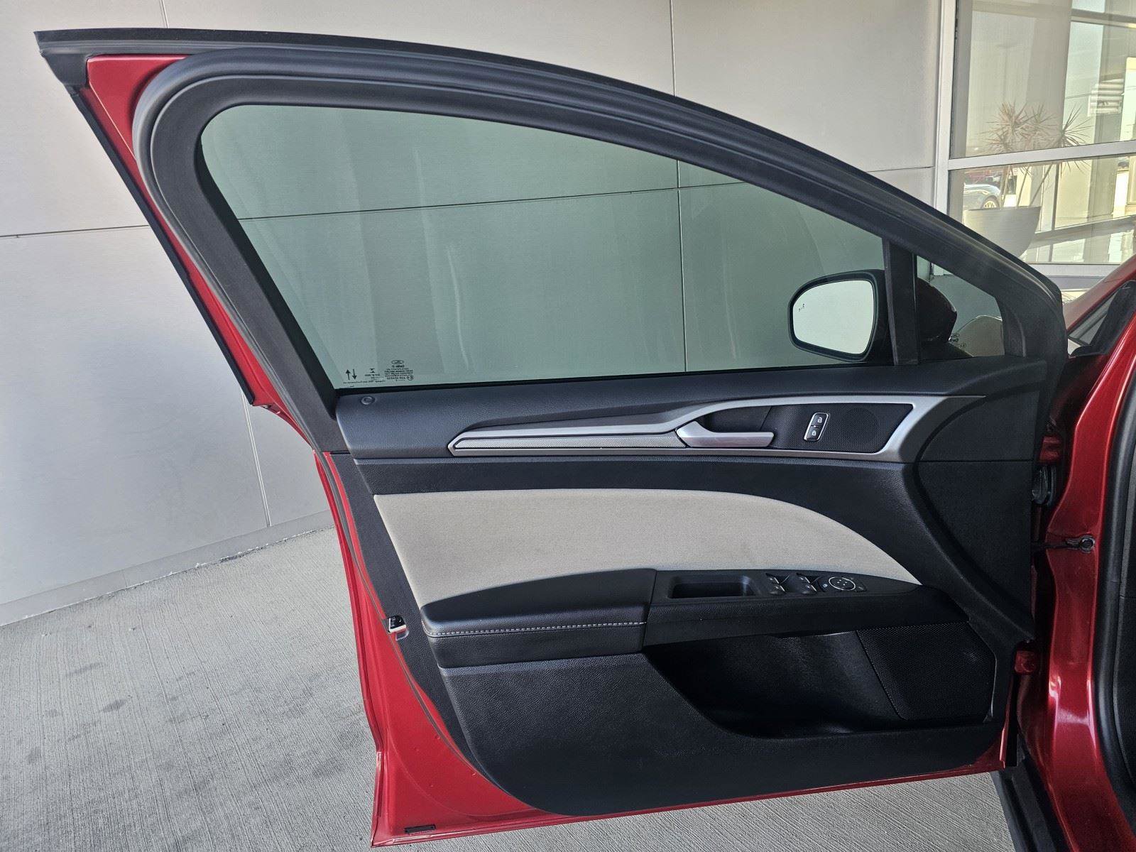 Used 2020 Ford Fusion S image 18