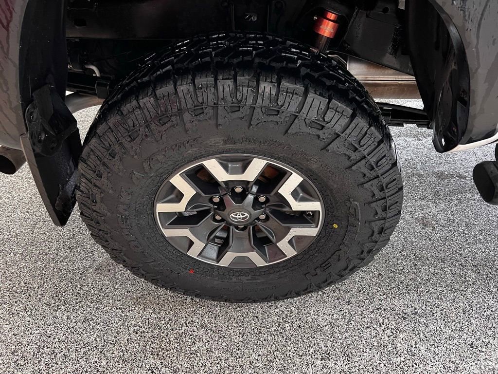 Used 2020 Toyota Tacoma TRD Off-Road w/ Technology Package image 9